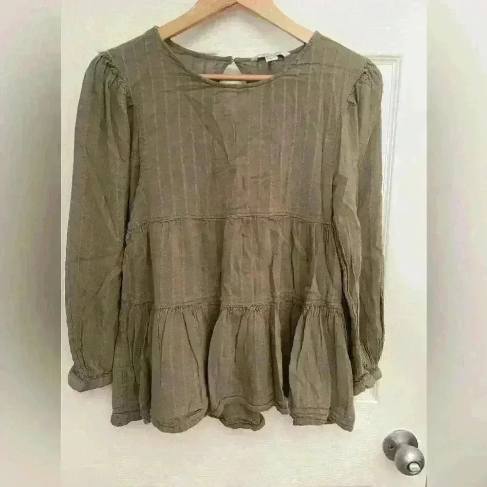 American eagle boho tiered  babydoll green top with back detail size XS shirt